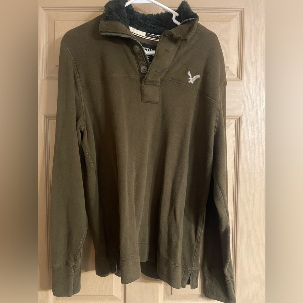 Green vintage fit American eagle outfitters, half zip Henley.